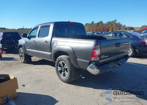 2015 Toyota Tacoma Base V6 z USA, uszkodzony, nr VIN 3TMLU4EN5FM197170